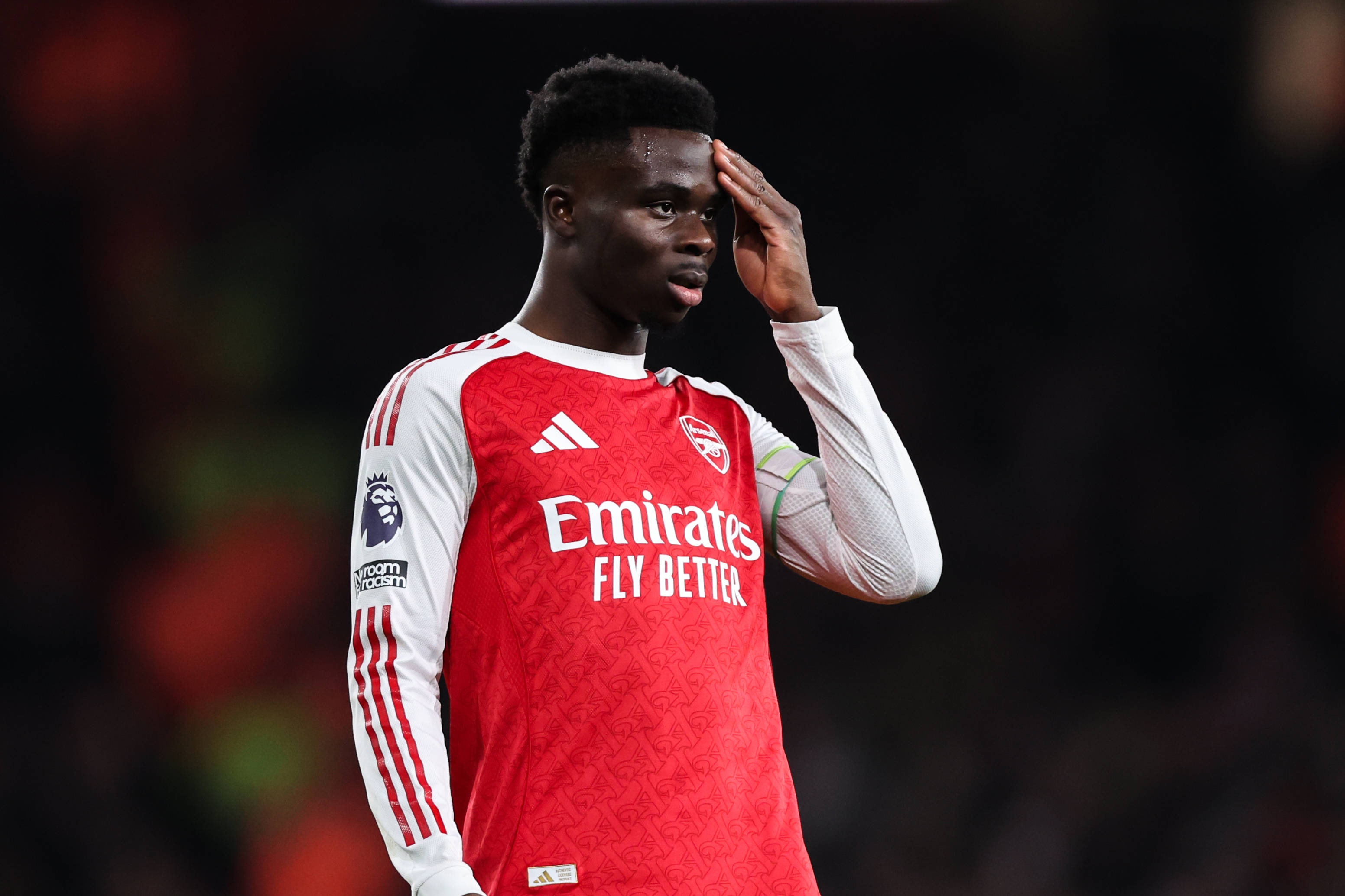 皇冠体育-周薪超30万镑！24岁萨卡表现糟糕早早被换，枪手刚顶薪续约至2031